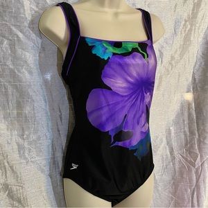 Speedo one piece bathing suit SZ 10 GUC, slight wear,shelf bra, no rips …
